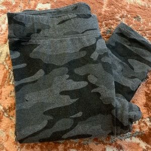 Pact Go to leggings in camouflage